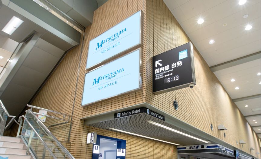 全面広告：国内線1F到着ロビーの写真