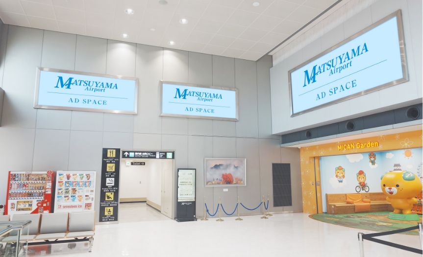 全面広告：国際線2F出発ロビーの写真