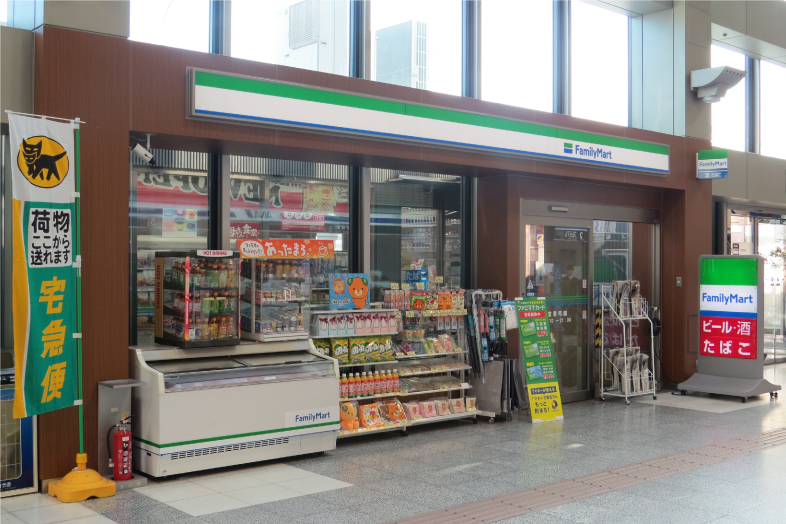 ファミリーマート松山空港店